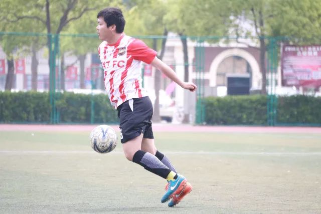 徐杰22+13广东胜同曦 阿不都16+7新疆胜天津