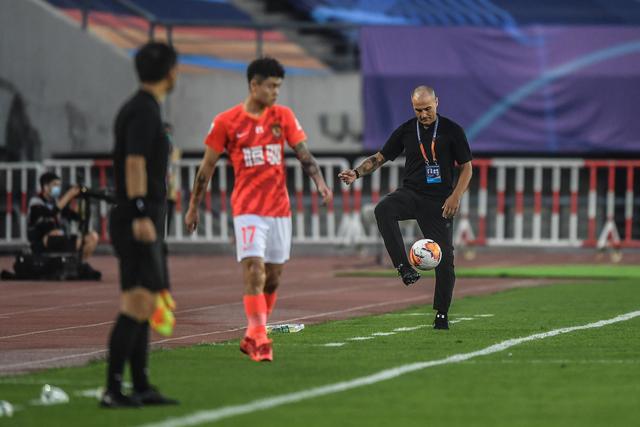 解立彬称赞利夫：他愿意和球队产生化学反应