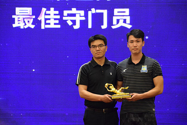 阿斯报：拜仁关注24岁哥伦比亚门将米尔